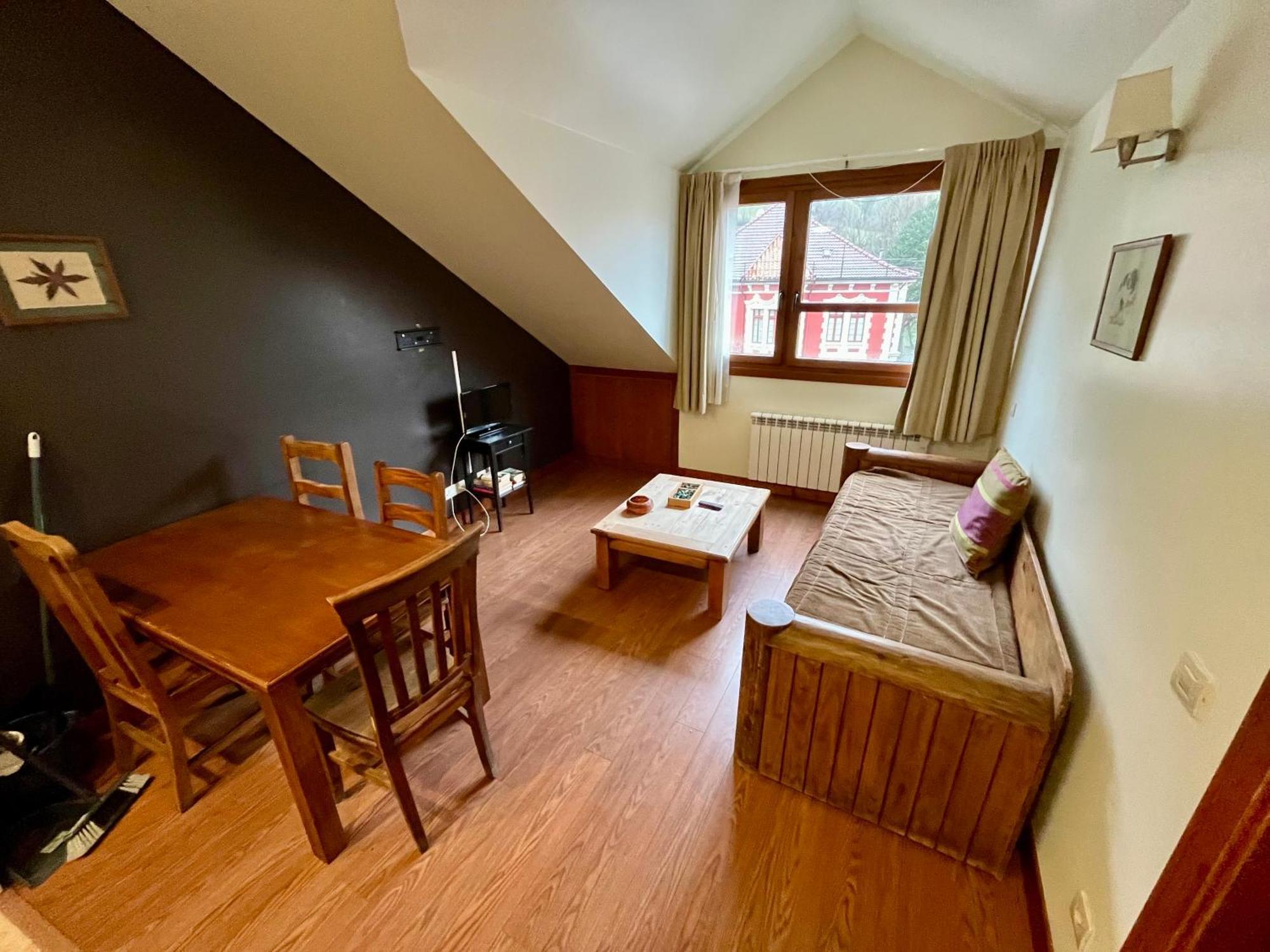 Lotila Flats Cuirgu Aparthotel Felechosa Kültér fotó