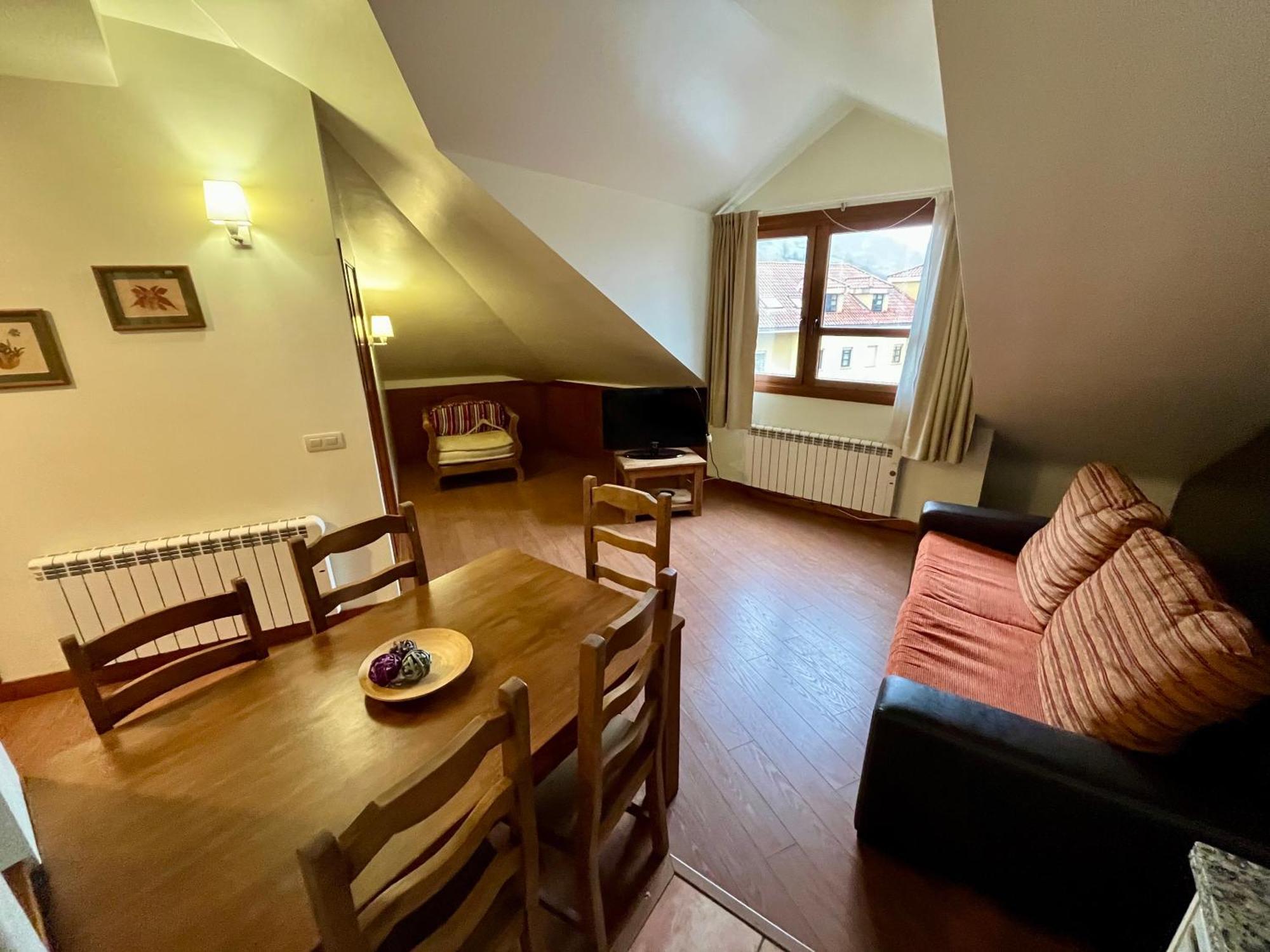 Lotila Flats Cuirgu Aparthotel Felechosa Kültér fotó