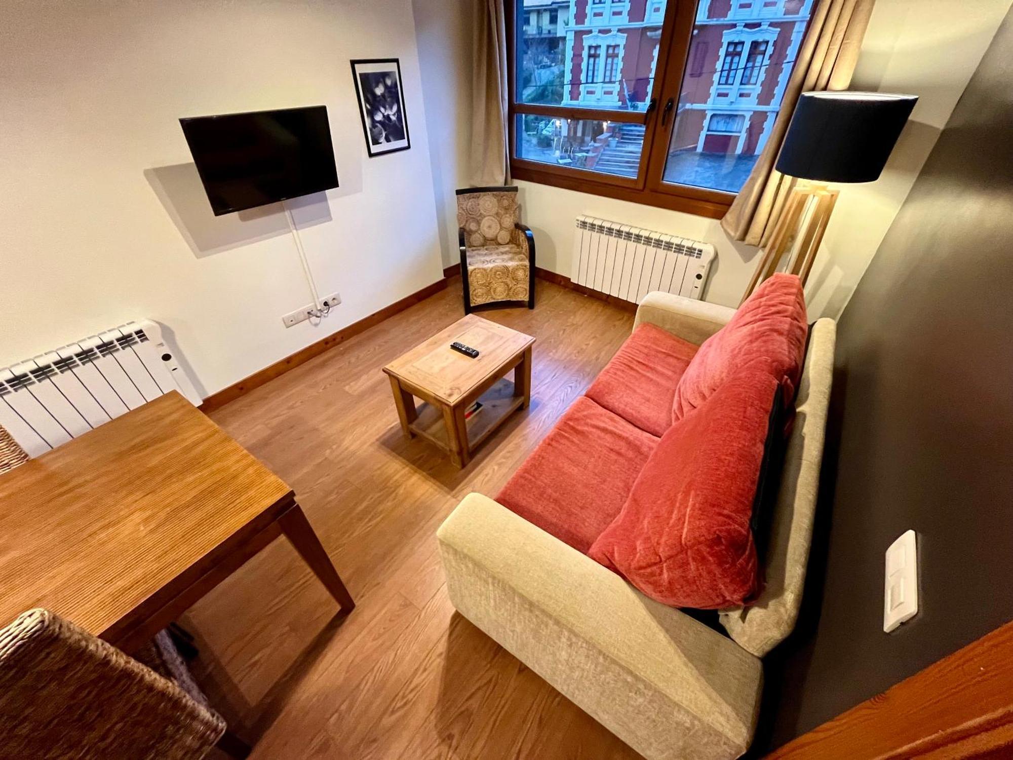 Lotila Flats Cuirgu Aparthotel Felechosa Kültér fotó